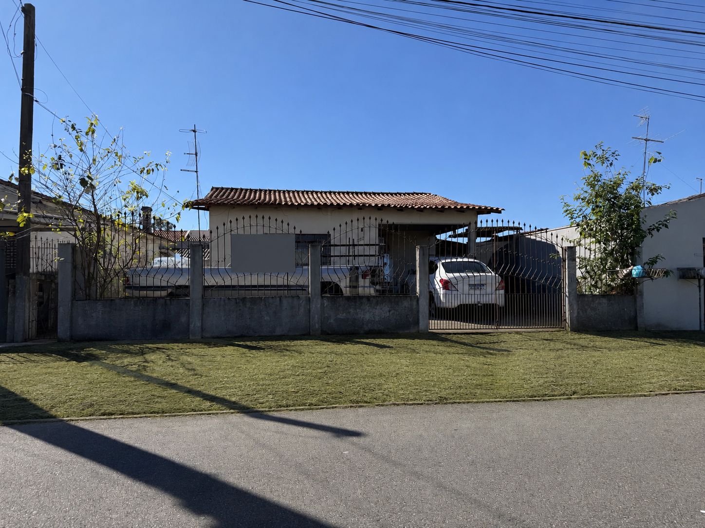 Terreno 375 m² com Casa Averbada – Pinhais